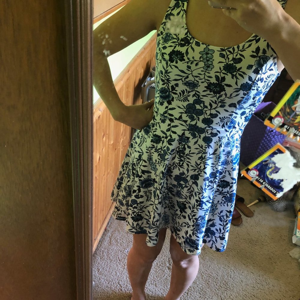 H&M White and Floral Cotton Dress Size 10 - Medium